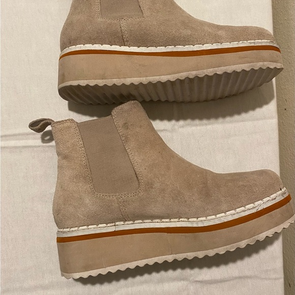 Matisse Tan Ankle Boots with Elastic Panels - Picture 5 of 7